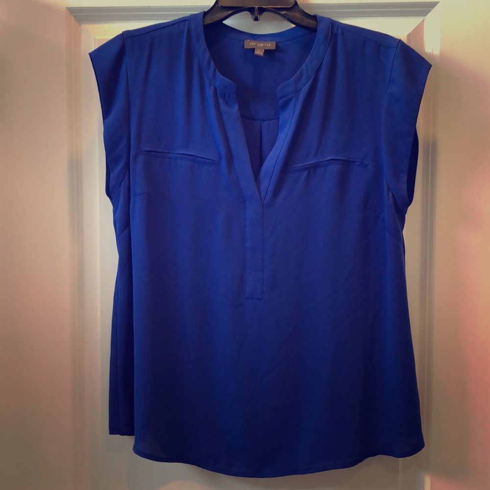 Limited Sleeveless Blouse